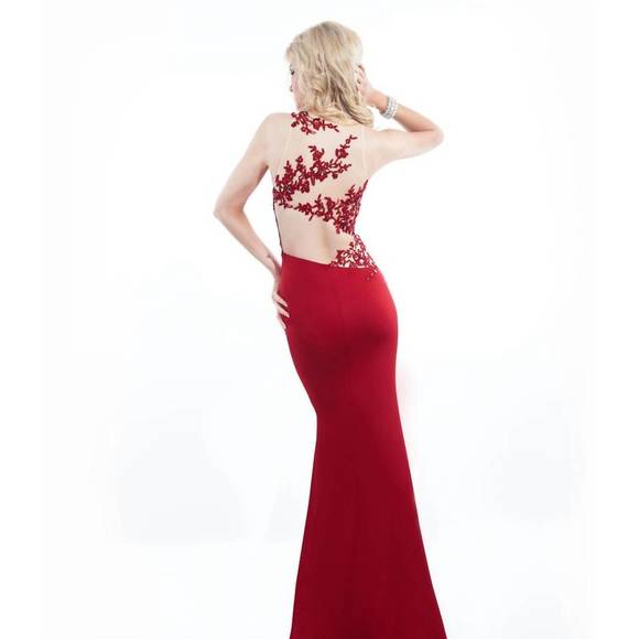 NEW RACHEL ALLAN lace applique on a fitted jersey prom gown in red NEW RACHEL ALLAN lace applique on a fitted jersey prom gown in red